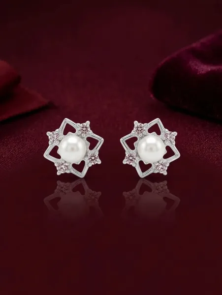 Genuine lustrous freshwater pearl