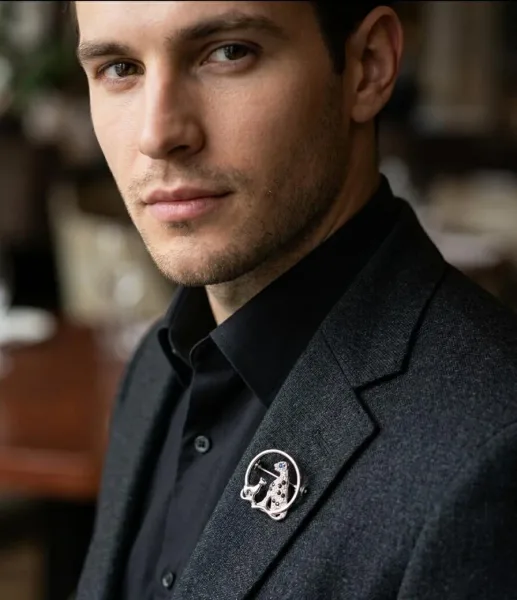 Silver Leopard & Cub Circular Lapel Pin / Brooch