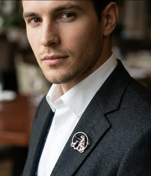 Silver Leopard & Cub Circular Lapel Pin / Brooch