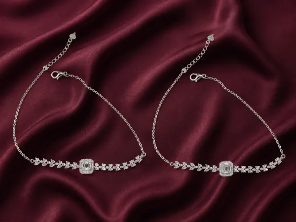 Elegant Leaf Motif Silver Anklet