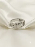 Bar-Setting Ring with Central Solitaire