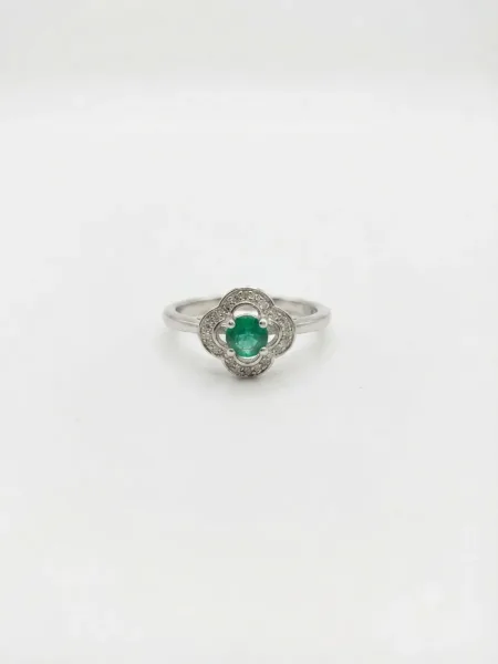 Verdant Clover Ring