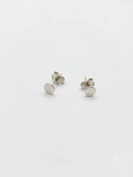 Minimalist Silver Flat-Disc Stud Earrings