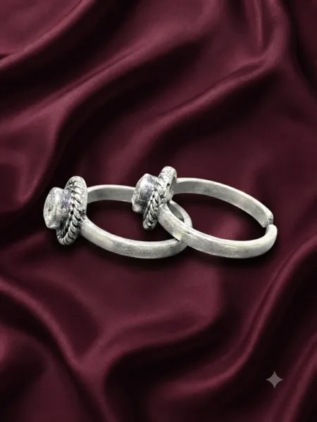 Elegant Round Halo Solitaire  Toe Ring