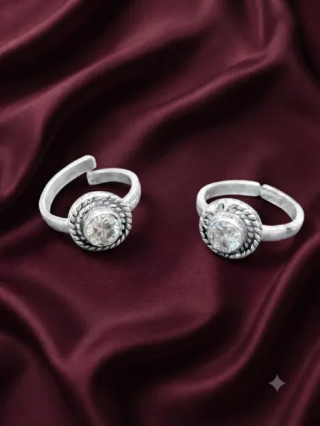Elegant Round Halo Solitaire  Toe Ring